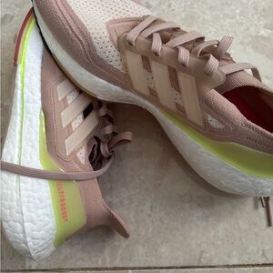 Look like new, used once, the brand is Adidas